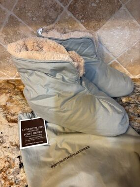 Restoration Hardware Light Gray Foot Duvet Sippers with Bag -small 5-7